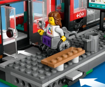 Детски комплект за игра LEGO® City 60423 – Трамвай и гара в центъра на града