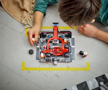 Детски комплект за игра LEGO® City 60443 – Питстоп и механици от F1® с кола Ferrari