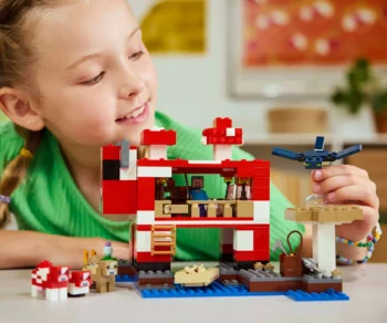 Детски комплект за игра LEGO® Minecraft™ 21270 – Къщата на Муухоморка