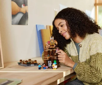 Детски комплект за игра LEGO® Minecraft® 21272 – Боен ринг в Горското име