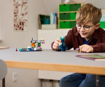 Детски комплект за игра LEGO® Minecraft® 21274 – Среща с Пазача
