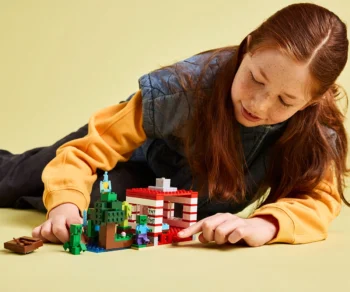 Детски комплект за игра LEGO® Minecraft® 21275 – TNT къща в джунглата