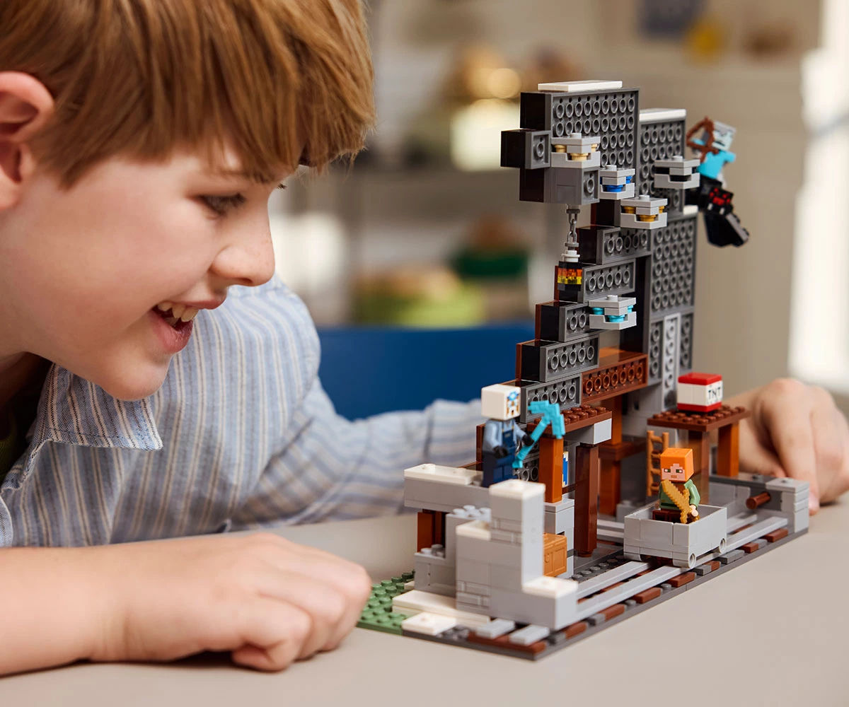 Детски комплект за игра LEGO® Minecraft® 21277 - Мина-кирка thumb 10 LEGO® Minecraft® 21277 - The Pickaxe Mine thumb 10