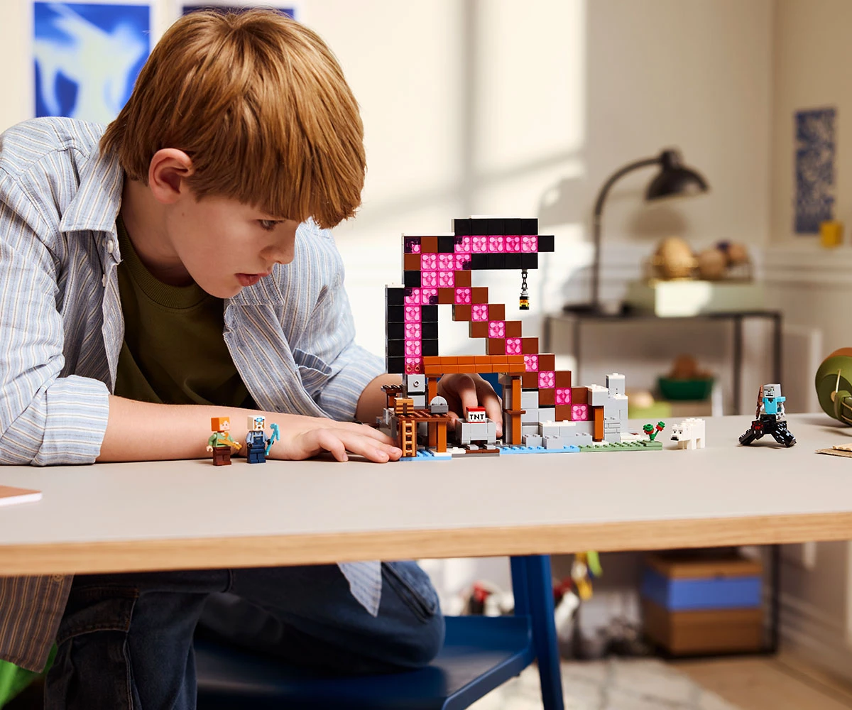 Детски комплект за игра LEGO® Minecraft® 21277 - Мина-кирка thumb 9 LEGO® Minecraft® 21277 - The Pickaxe Mine thumb 9