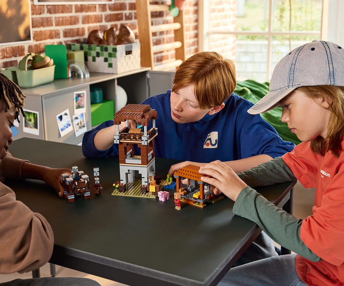 Детски комплект за игра LEGO® Minecraft® 21278 - Кулата на грабителите и Опустошителя thumb 9 LEGO® Minecraft® 21278 - The Pillager Outpost and Ravager thumb 9