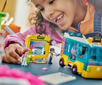 Детски комплект за игра LEGO® Friends 41759 – Градски автобус в Хартлейк Сити