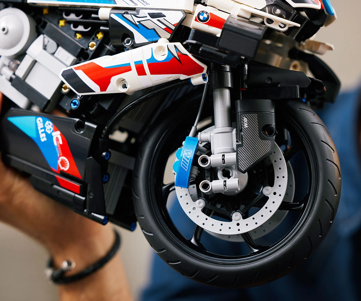 Детски комплект за игра LEGO® Technic 42130 - BMW M 1000 RR thumb 10 Конструктор ЛЕГО Technic 42130 thumb 10