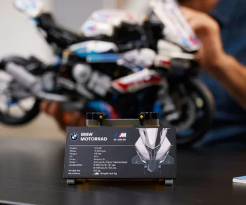 Детски комплект за игра LEGO® Technic 42130 – BMW M 1000 RR
