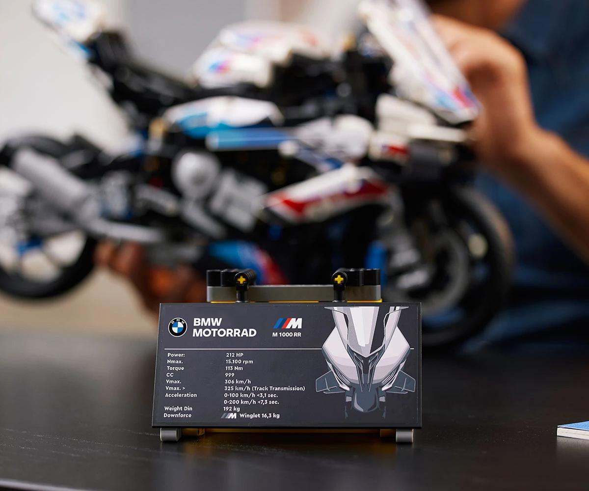 Детски комплект за игра LEGO® Technic 42130 - BMW M 1000 RR thumb 11 Конструктор ЛЕГО Technic 42130 thumb 11