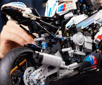 Детски комплект за игра LEGO® Technic 42130 – BMW M 1000 RR