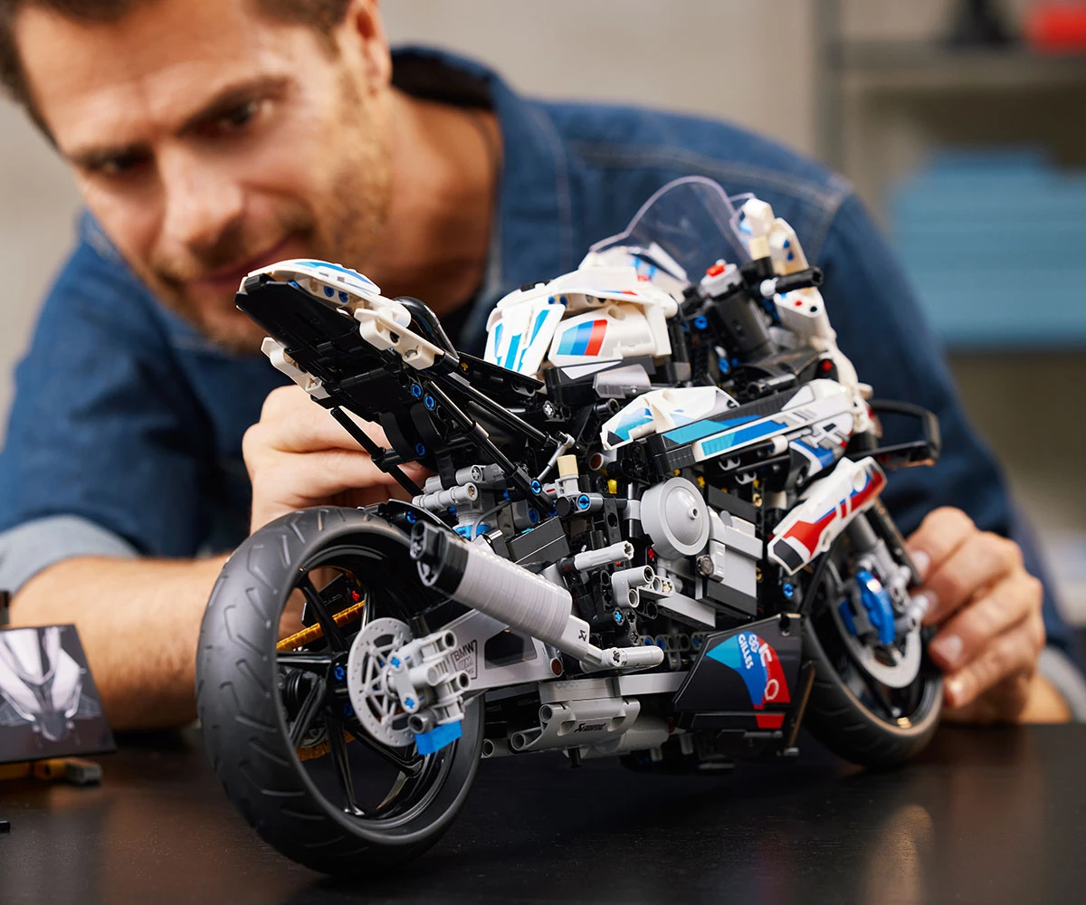 Детски комплект за игра LEGO® Technic 42130 - BMW M 1000 RR thumb 13 Конструктор ЛЕГО Technic 42130 thumb 13
