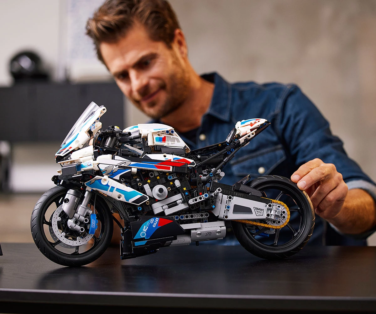 Детски комплект за игра LEGO® Technic 42130 - BMW M 1000 RR thumb 14 Конструктор ЛЕГО Technic 42130 thumb 14