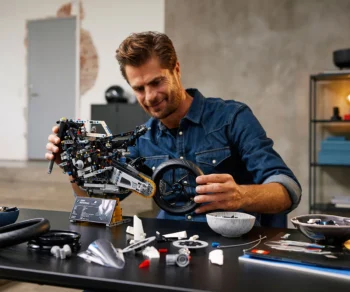 Детски комплект за игра LEGO® Technic 42130 – BMW M 1000 RR