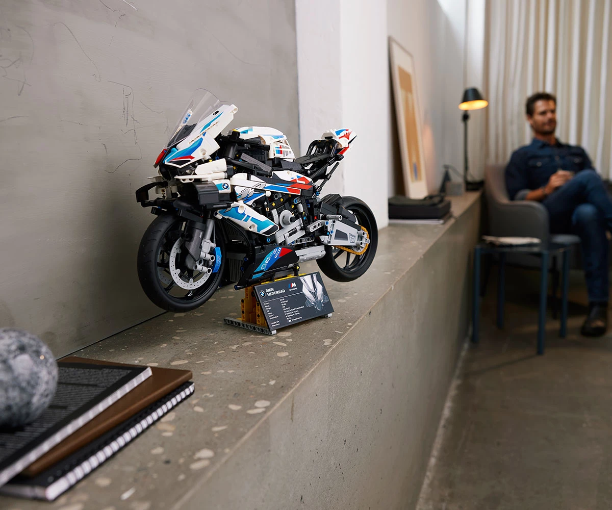 Детски комплект за игра LEGO® Technic 42130 - BMW M 1000 RR thumb 17 Конструктор ЛЕГО Technic 42130 thumb 17