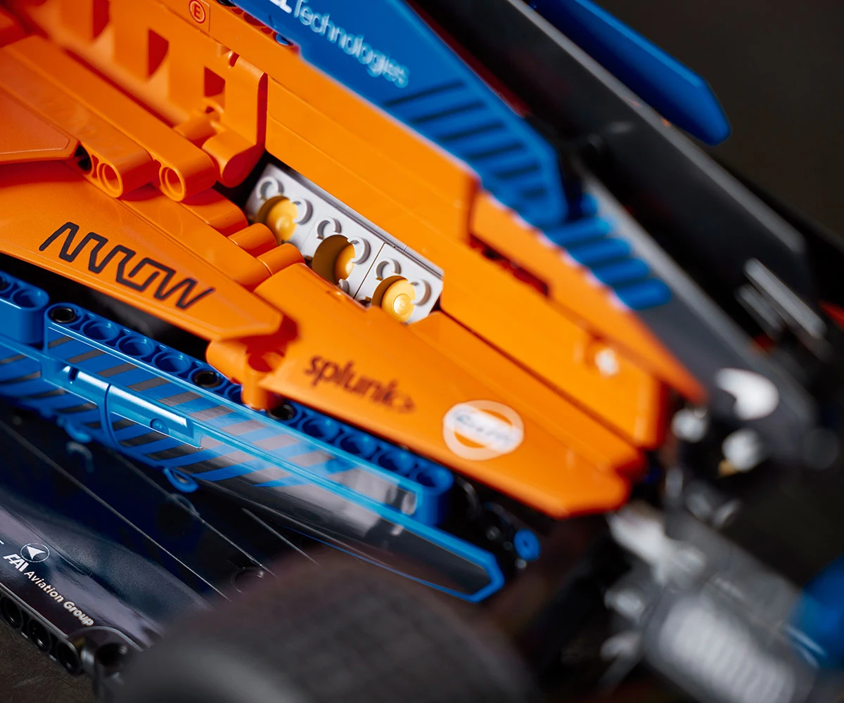 Детски комплект за игра LEGO® Technic 42141 - Състезателна кола McLaren Formula 1™ thumb 10 Конструктор ЛЕГО Technic 42141 thumb 10