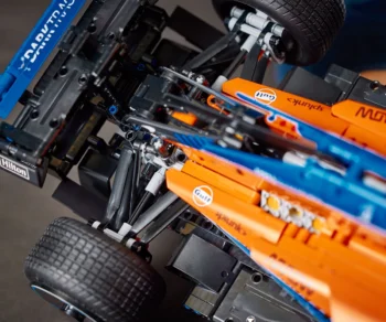 Детски комплект за игра LEGO® Technic 42141 – Състезателна кола McLaren Formula 1™