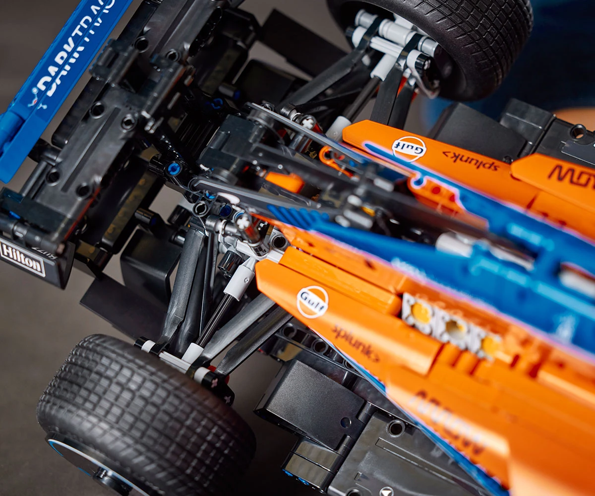 Детски комплект за игра LEGO® Technic 42141 - Състезателна кола McLaren Formula 1™ thumb 11 Конструктор ЛЕГО Technic 42141 thumb 11