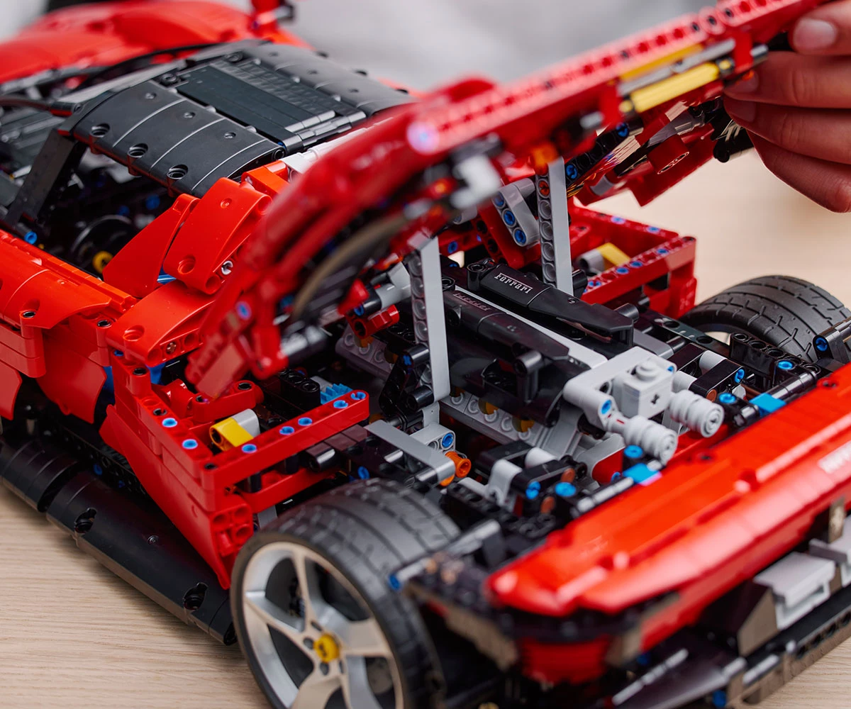 Детски комплект за игра LEGO® Technic 42143 - Ferrari Daytona SP3 thumb 14 Конструктор ЛЕГО Technic 42143 thumb 14