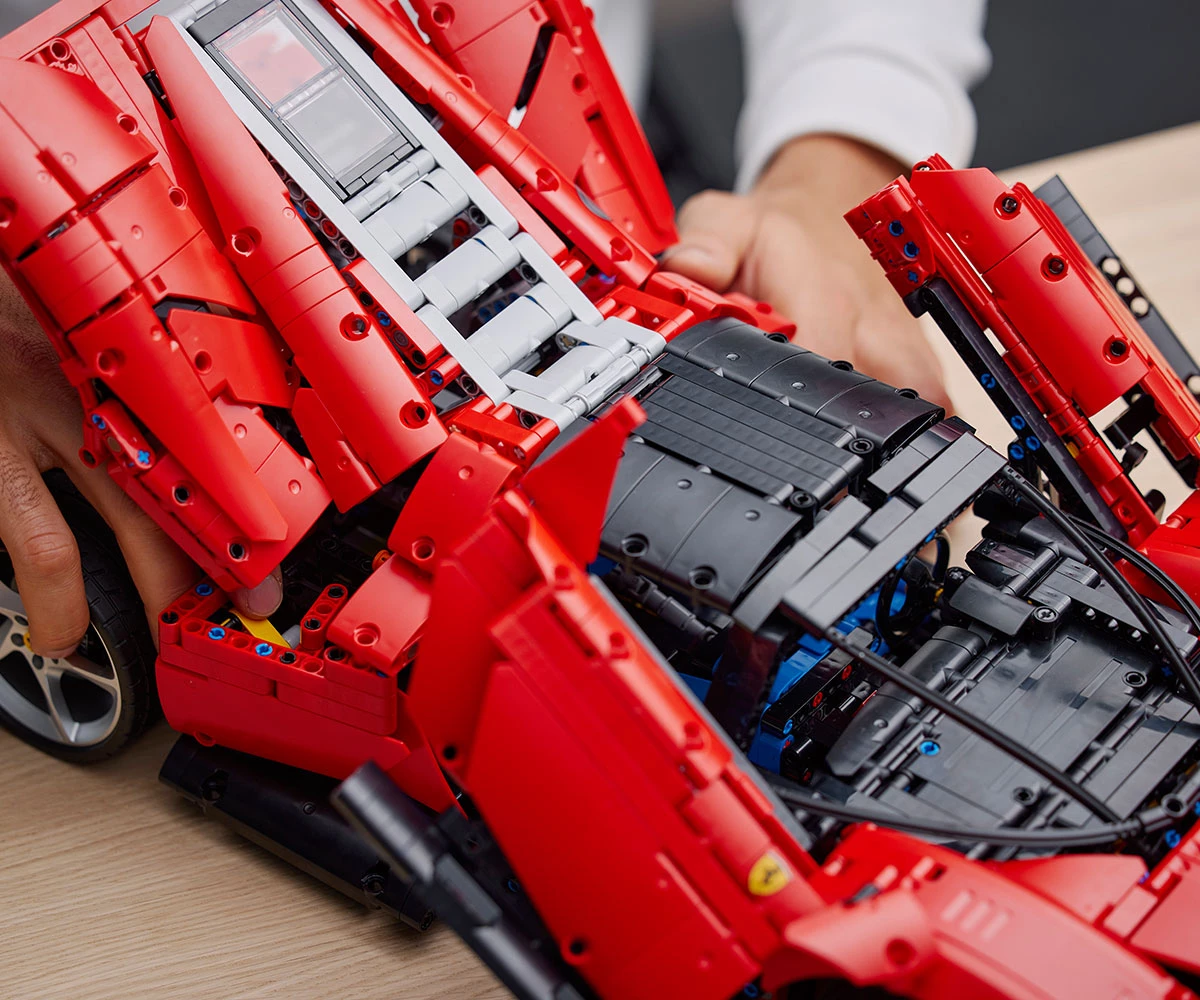 Детски комплект за игра LEGO® Technic 42143 - Ferrari Daytona SP3 thumb 15 Конструктор ЛЕГО Technic 42143 thumb 15