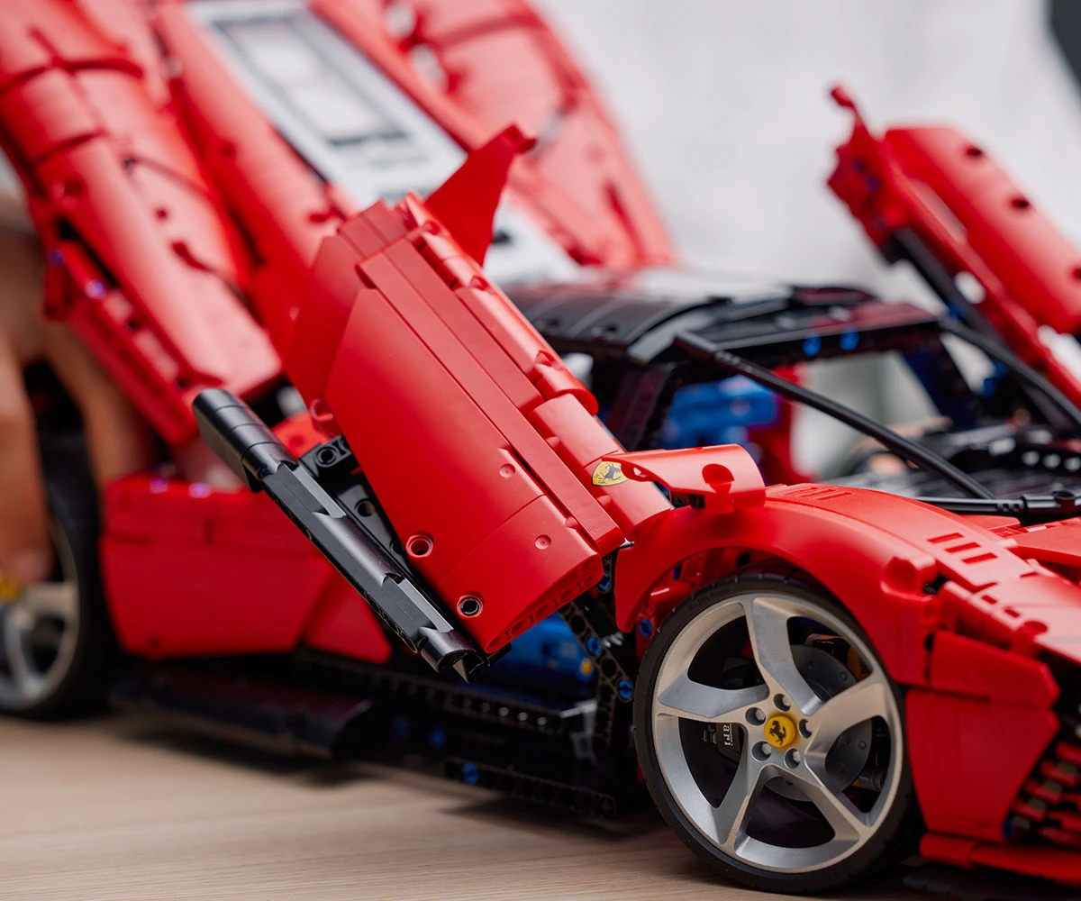 Детски комплект за игра LEGO® Technic 42143 - Ferrari Daytona SP3 thumb 16 Конструктор ЛЕГО Technic 42143 thumb 16
