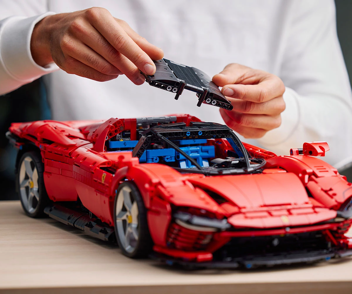 Детски комплект за игра LEGO® Technic 42143 - Ferrari Daytona SP3 thumb 17 Конструктор ЛЕГО Technic 42143 thumb 17
