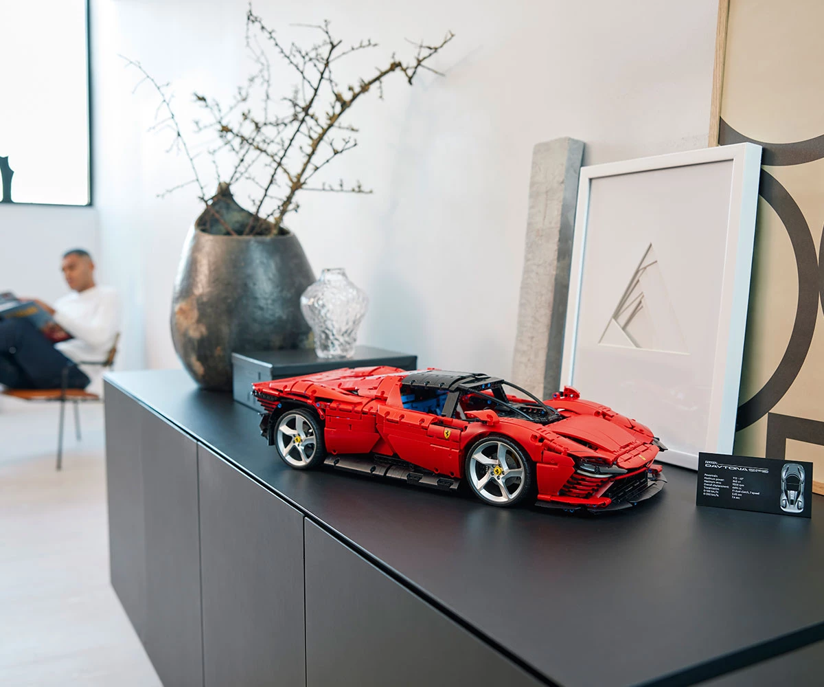 Детски комплект за игра LEGO® Technic 42143 - Ferrari Daytona SP3 thumb 19 Конструктор ЛЕГО Technic 42143 thumb 19