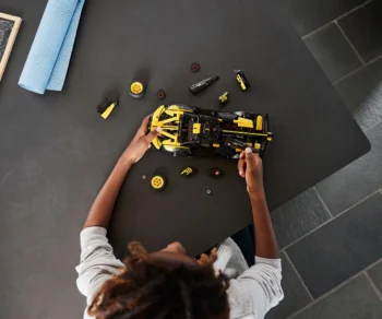 Детски комплект за игра LEGO® Technic 42151 – Болид Bugatti