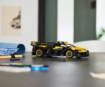 Детски комплект за игра LEGO® Technic 42151 – Болид Bugatti