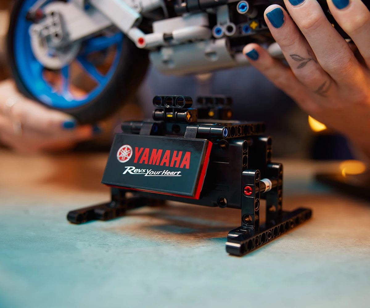 Детски комплект за игра LEGO® Technic 42159 - Yamaha MT-10 SP thumb 11 Конструктор ЛЕГО Technic 42159 thumb 11