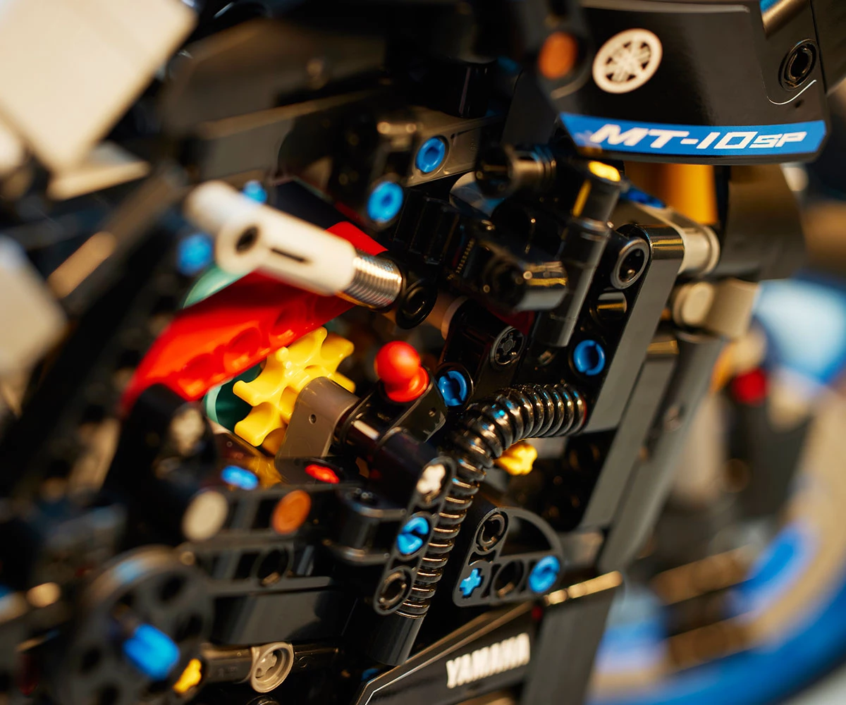 Детски комплект за игра LEGO® Technic 42159 - Yamaha MT-10 SP thumb 13 Конструктор ЛЕГО Technic 42159 thumb 13