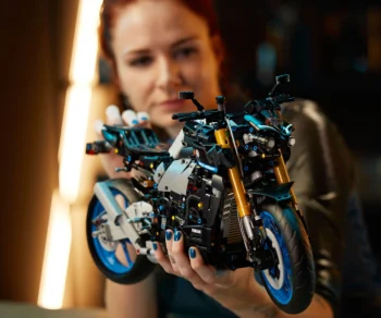 Детски комплект за игра LEGO® Technic 42159 – Yamaha MT-10 SP