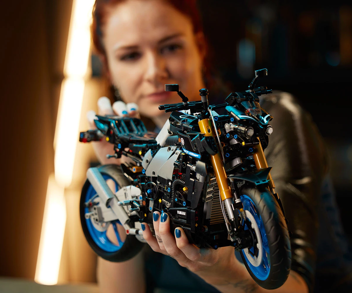 Детски комплект за игра LEGO® Technic 42159 - Yamaha MT-10 SP thumb 7 Конструктор ЛЕГО Technic 42159 thumb 7