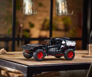 Детски комплект за игра LEGO® Technic 42160 – Audi RS Q e-tron