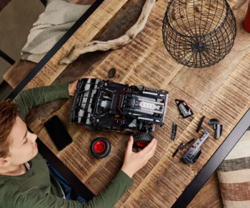 Детски комплект за игра LEGO® Technic 42160 – Audi RS Q e-tron