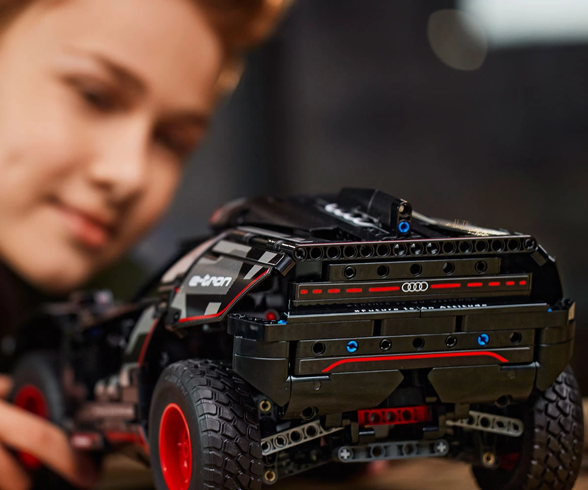 Детски комплект за игра LEGO® Technic 42160 - Audi RS Q e-tron thumb 8 Конструктор ЛЕГО Technic 42160 thumb 8