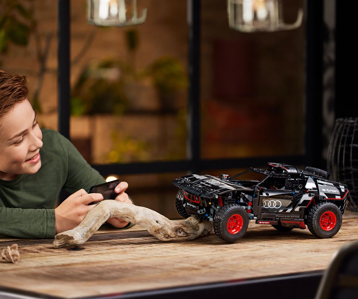 Детски комплект за игра LEGO® Technic 42160 - Audi RS Q e-tron thumb 9 Конструктор ЛЕГО Technic 42160 thumb 9