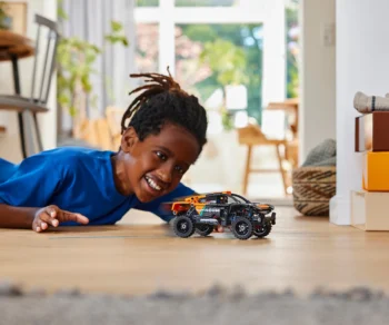 Детски комплект за игра LEGO® Technic 42166 – Състезателна кола NEOM McLaren Extreme E