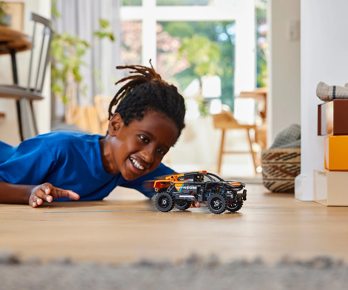 Детски комплект за игра LEGO® Technic 42166 - Състезателна кола NEOM McLaren Extreme E thumb 12 Конструктор ЛЕГО Technic 42166 thumb 12