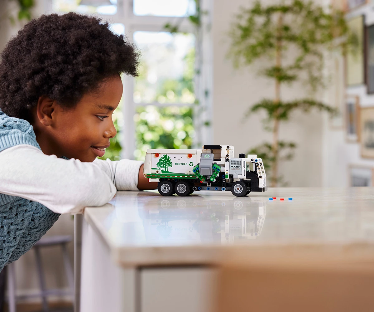 Детски комплект за игра LEGO® Technic 42167 - Боклукчийски камион Mack® LR Electric thumb 13 Конструктор ЛЕГО Technic 42167 thumb 13