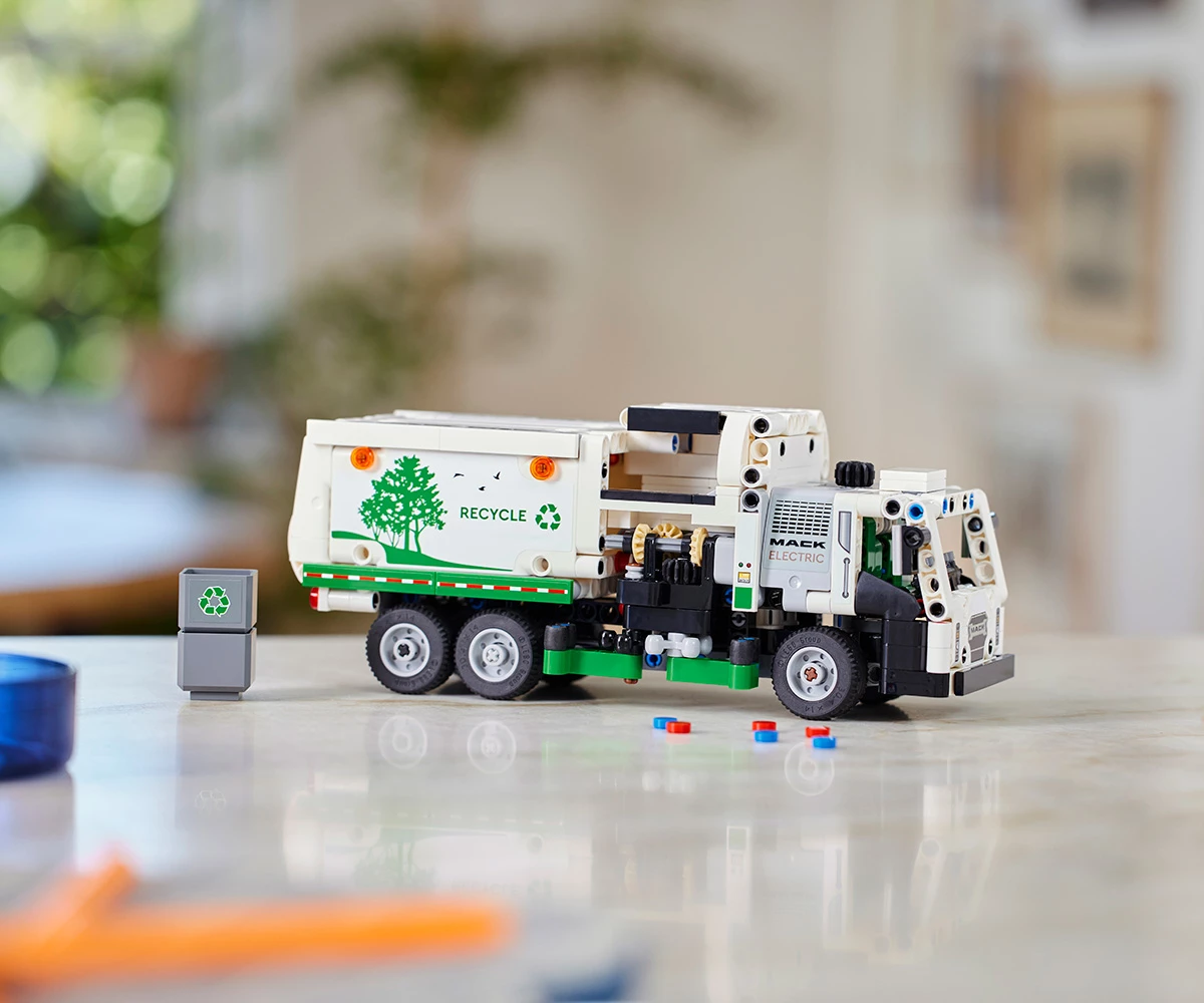 Детски комплект за игра LEGO® Technic 42167 - Боклукчийски камион Mack® LR Electric thumb 14 Конструктор ЛЕГО Technic 42167 thumb 14