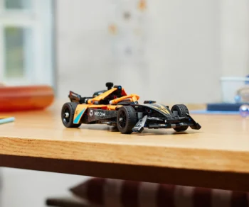 Детски комплект за игра конструктор LEGO® Technic 42169 – Състезателна кола NEOM McLaren Formula E