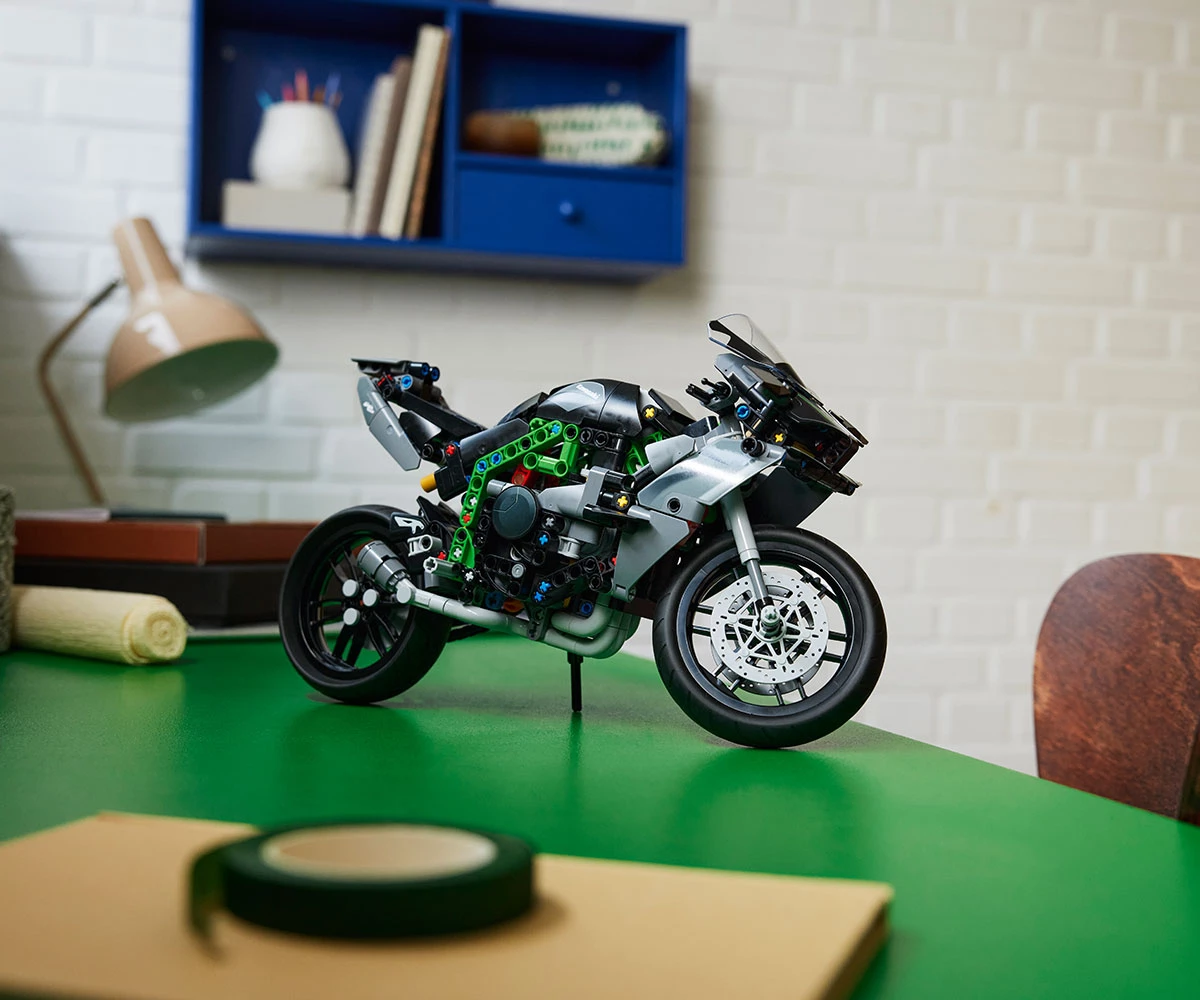 Детски комплект за игра конструктор LEGO® Technic 42170 - Мотоциклет Kawasaki Ninja H2R thumb 13 Конструктор ЛЕГО Technic 42170 thumb 13