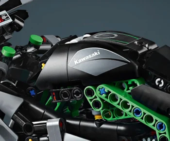 Детски комплект за игра конструктор LEGO® Technic 42170 – Мотоциклет Kawasaki Ninja H2R