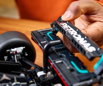 Детски комплект за игра конструктор LEGO® Technic 42171 – Mercedes-AMG F1 W14 E Performance