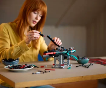 Детски комплект за игра LEGO® Technic™ 42174 – Яхта Emirates Team New Zealand AC75