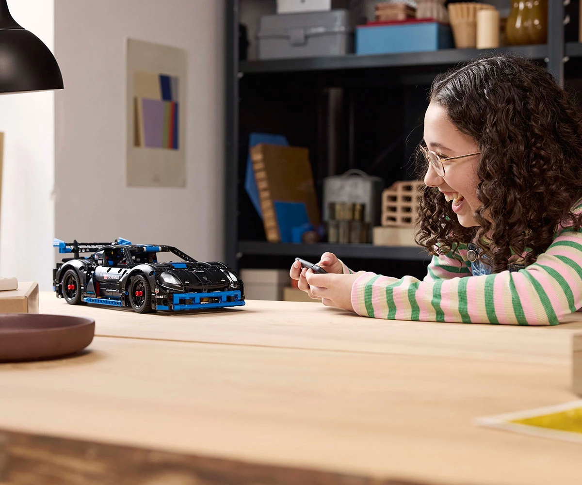 Детски комплект за игра LEGO® Technic 42176 - Състезателна кола PORSCHE GT4 E-PERFORMANCE thumb 7 Конструктор ЛЕГО Technic 42176 thumb 7