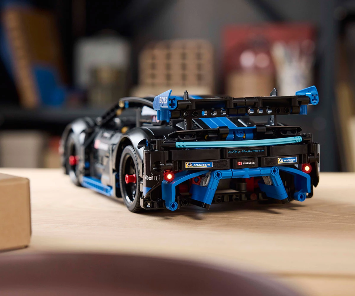 Детски комплект за игра LEGO® Technic 42176 - Състезателна кола PORSCHE GT4 E-PERFORMANCE thumb 8 Конструктор ЛЕГО Technic 42176 thumb 8