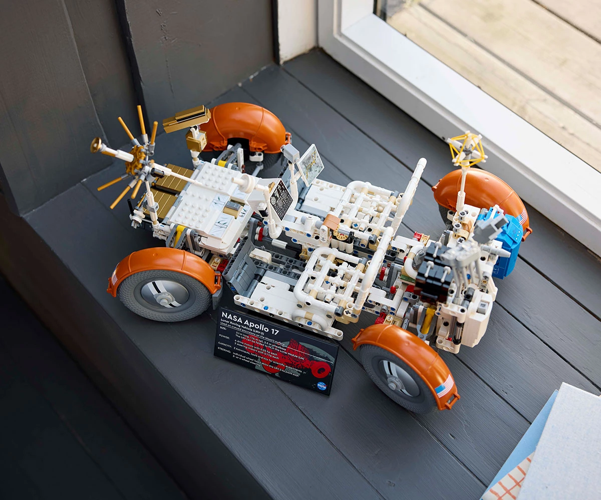 Детски комплект за игра LEGO® Technic™ 42182 - Луноход НАСА Аполо – LRV thumb 11 Конструктор ЛЕГО Technic 42182 thumb 11