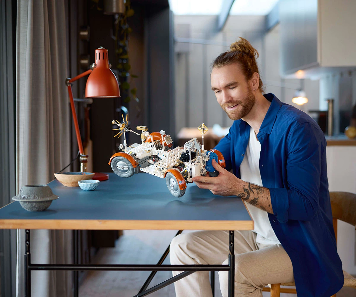 Детски комплект за игра LEGO® Technic™ 42182 - Луноход НАСА Аполо – LRV thumb 14 Конструктор ЛЕГО Technic 42182 thumb 14