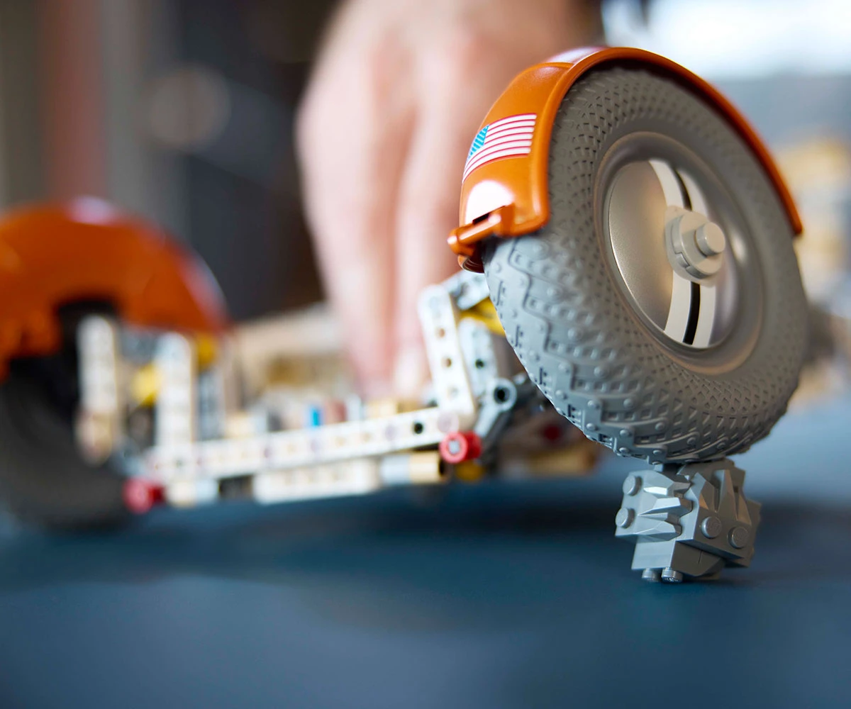Детски комплект за игра LEGO® Technic™ 42182 - Луноход НАСА Аполо – LRV thumb 8 Конструктор ЛЕГО Technic 42182 thumb 8